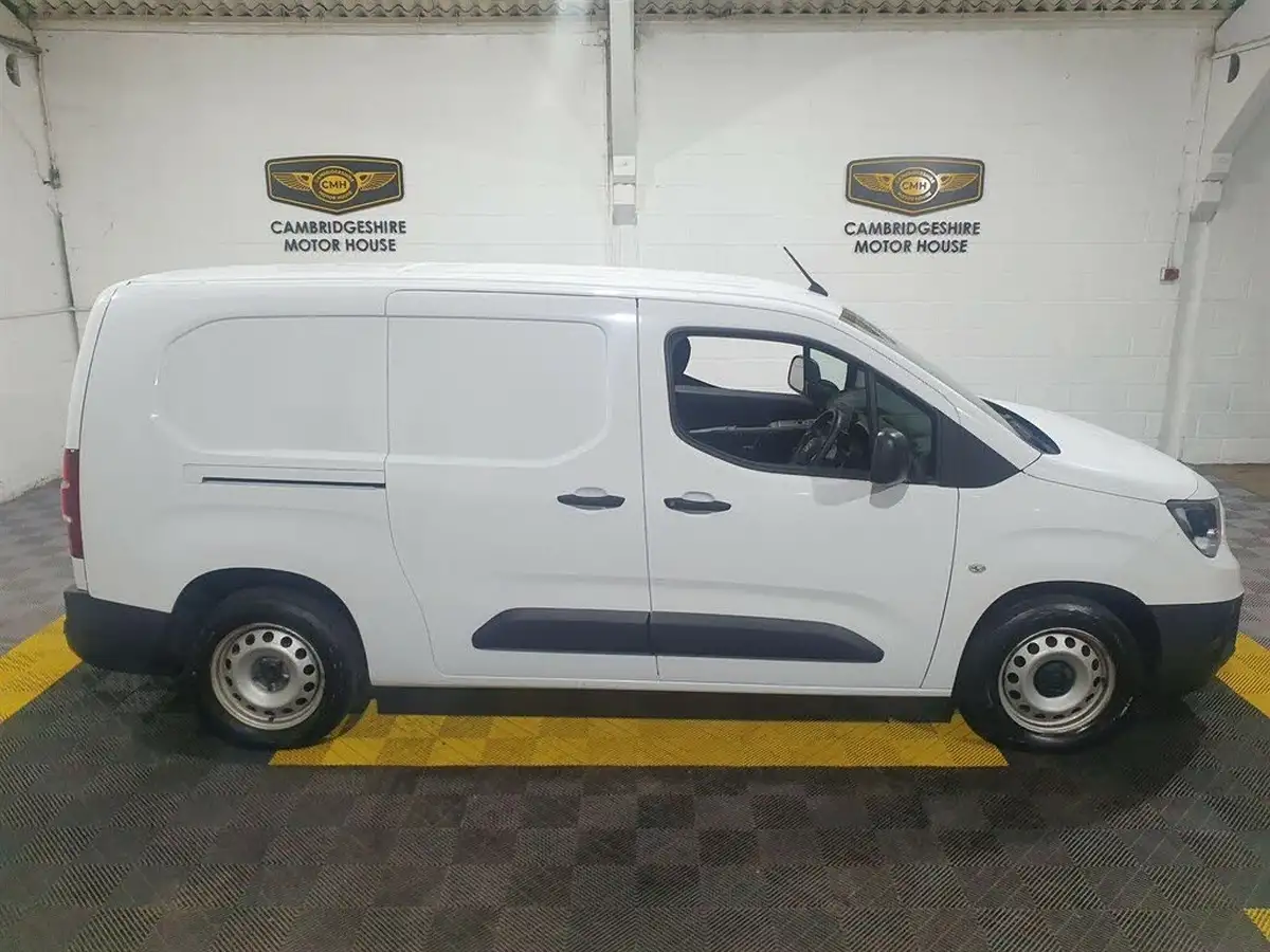2019-vauxhall-combo-16cdti-edition-2300-100pseu6-l2h1-panel-big-14