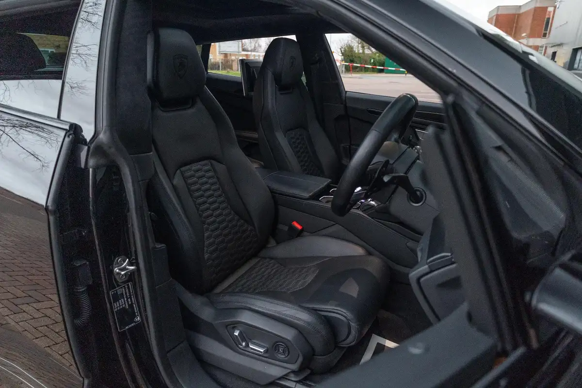 2021-lamborghini-urus-40-no-trim-big-15