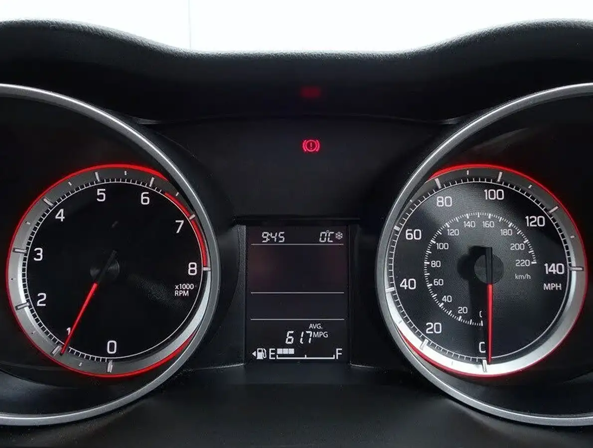 2019-suzuki-swift-12-dualjet-attitude-big-25