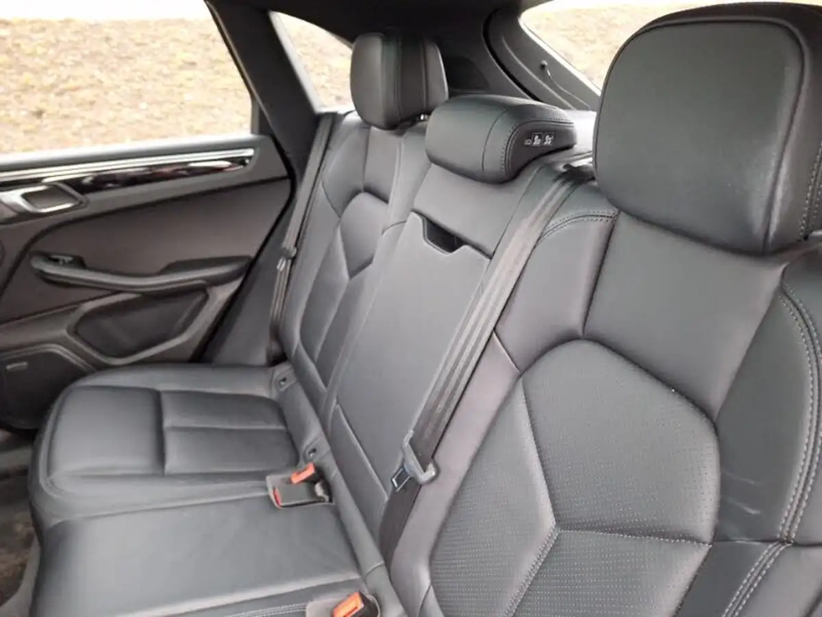 2018-porsche-macan-big-5
