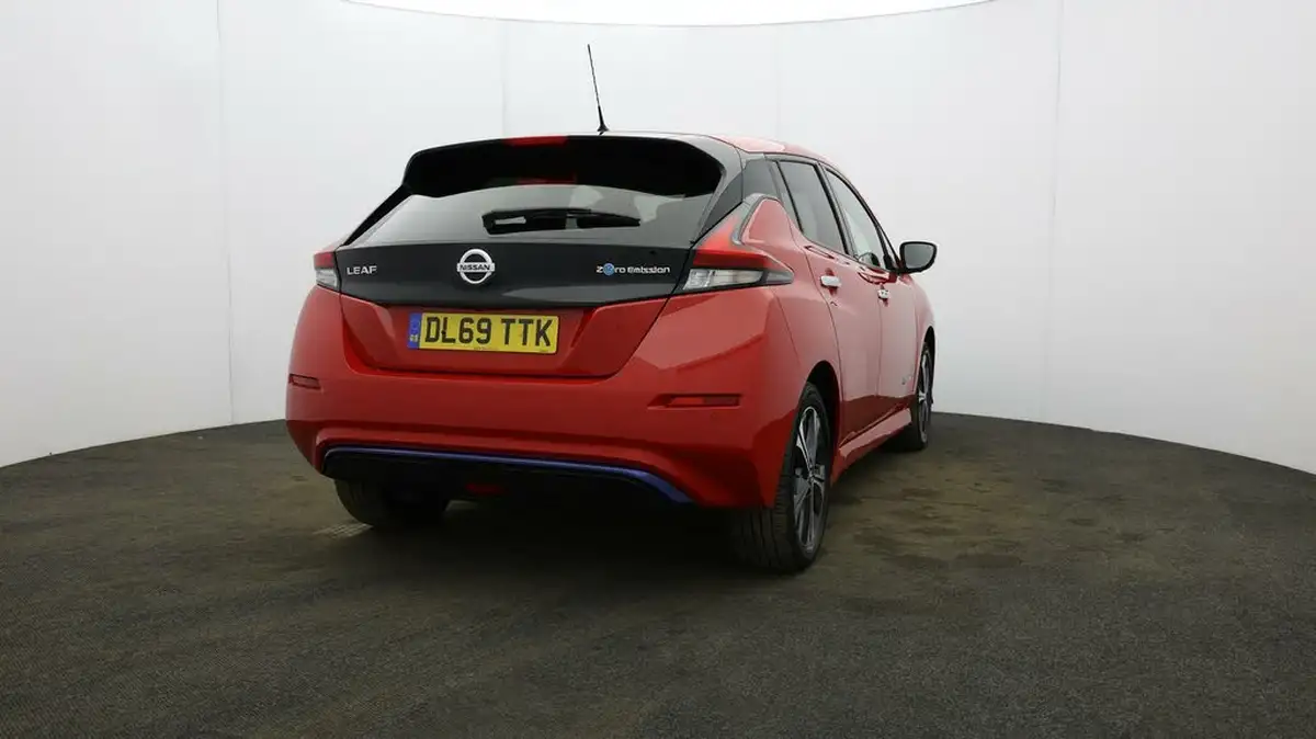 2020-nissan-leaf-e-e-tekna-big-5