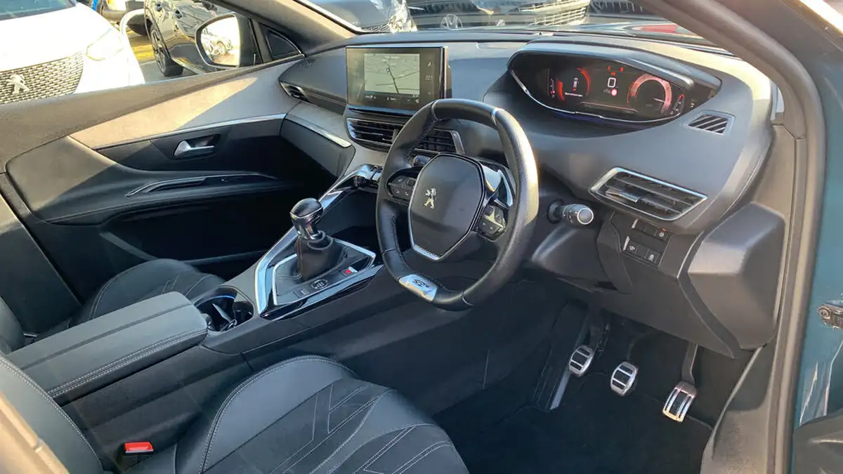 2021-peugeot-3008-suv-12-puretech-gt-big-10