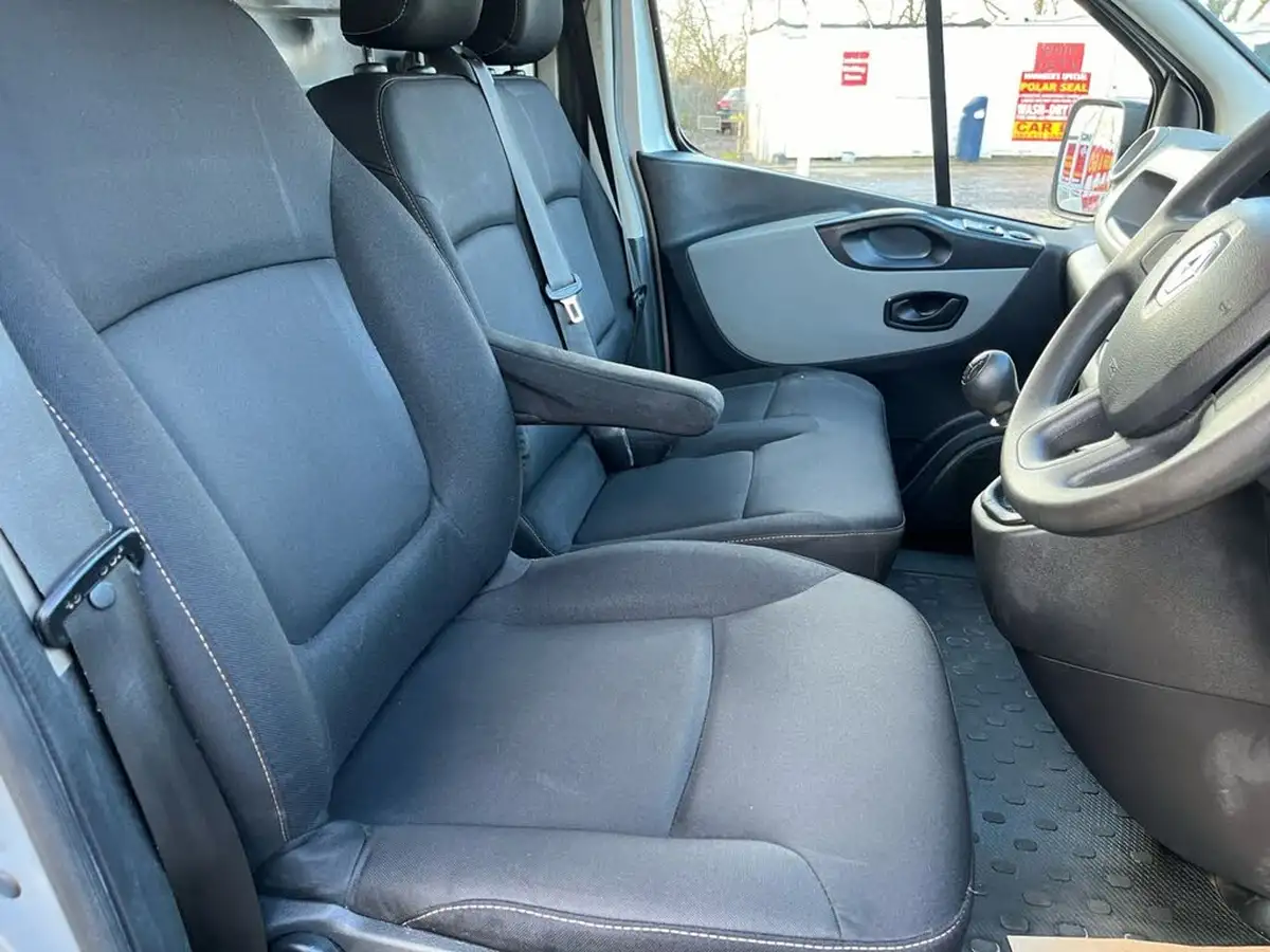 2016-renault-trafic-16dci-sl27-120-business-e6-panel-big-9