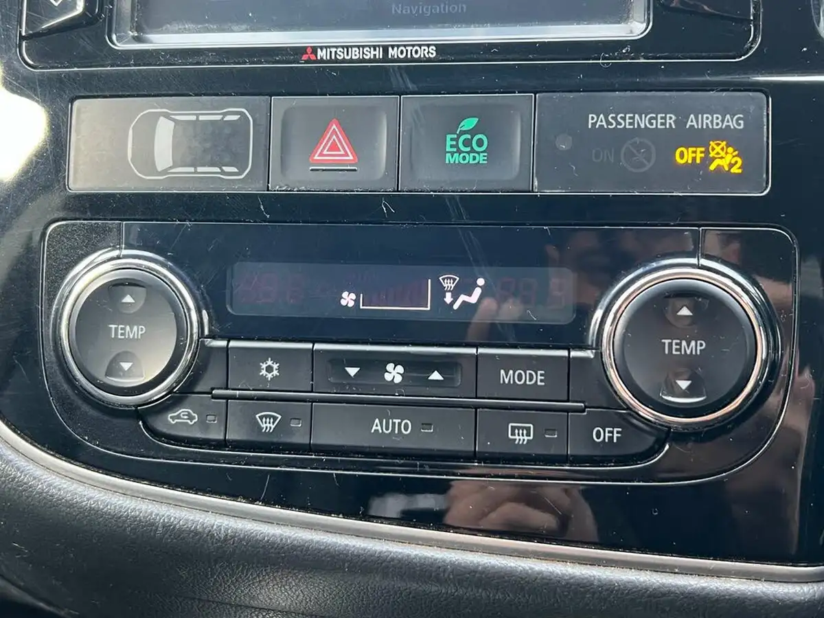 2017-mitsubishi-outlander-20-juro-phev-5st-big-39