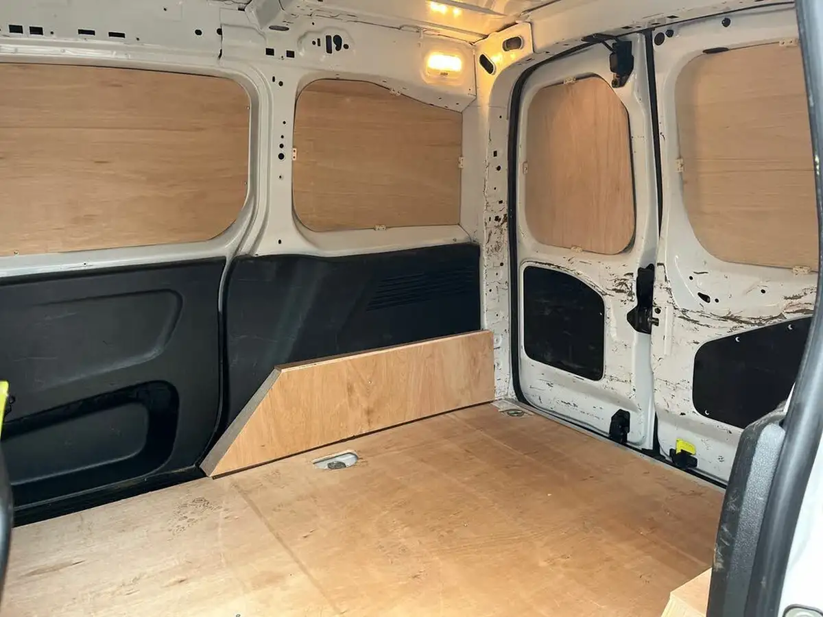 2021-peugeot-partner-15-bluehdi-1000-professional-100ps-eu6dt-panel-big-9