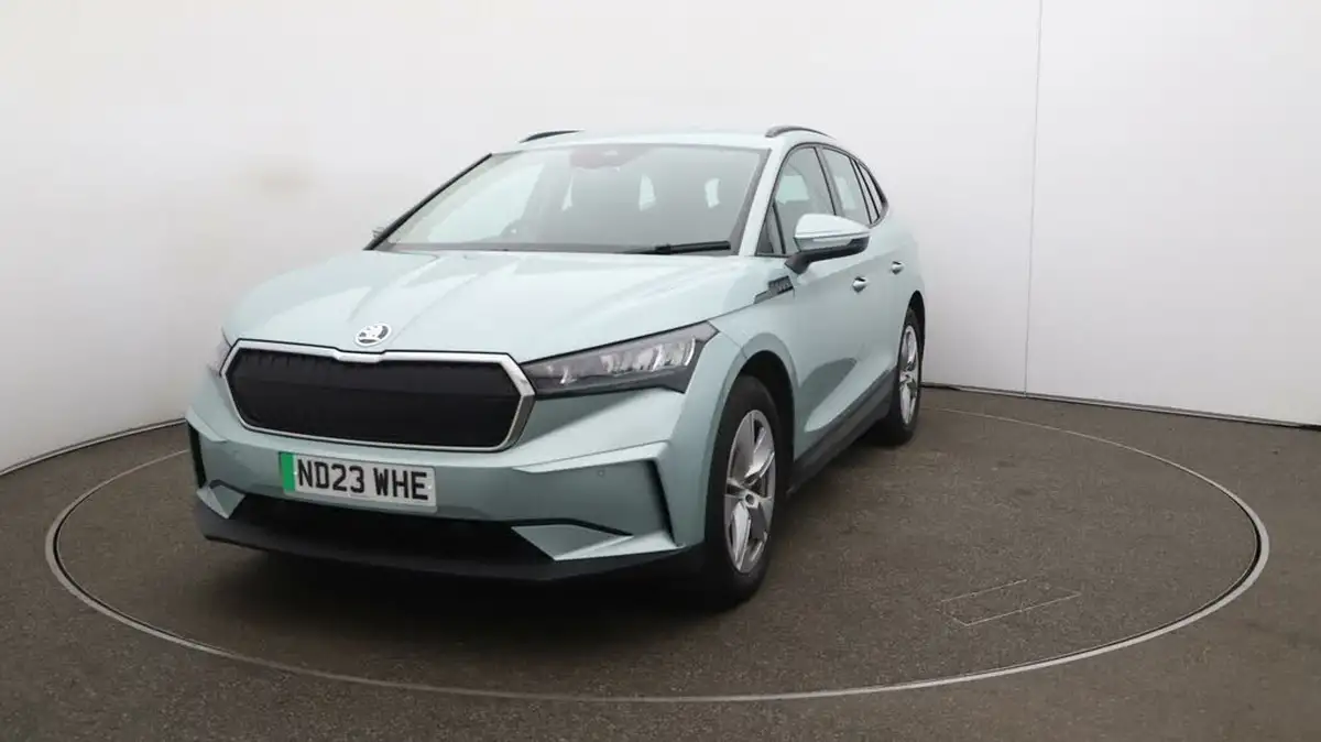 2023-skoda-enyaq-e-60-big-35