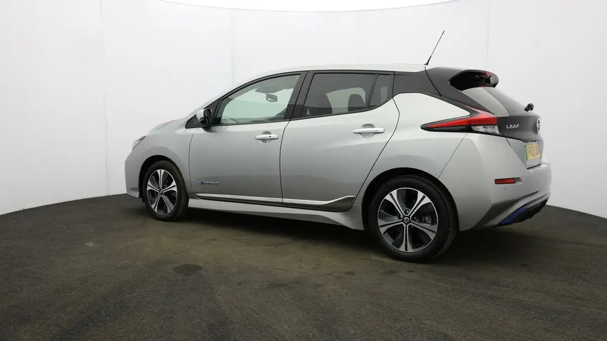 2021-nissan-leaf-e-tekna-big-56
