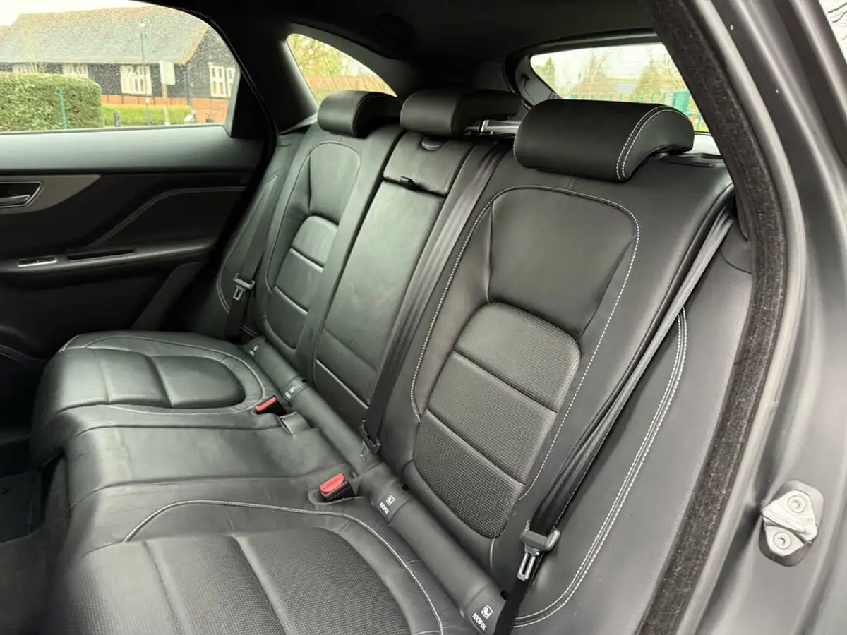2016-jaguar-f-pace-30-v6-sc-s-30-big-17