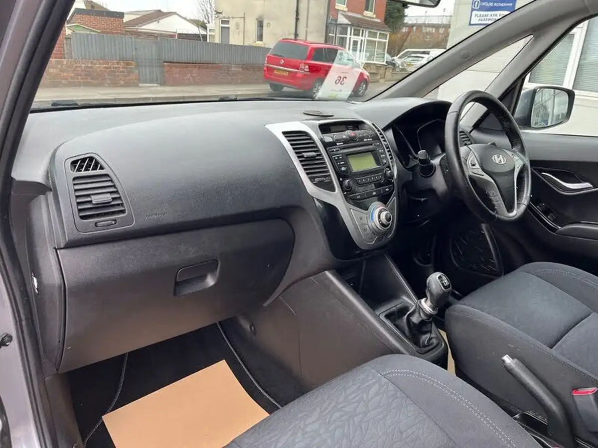 2013-hyundai-ix20-16td-active-115bhp-big-16