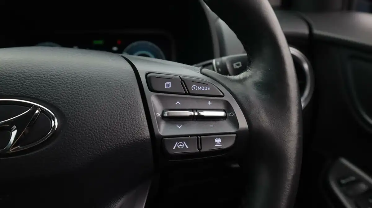 2022-hyundai-kona-e-premium-204ps-64kwh-7kw-obc-big-25