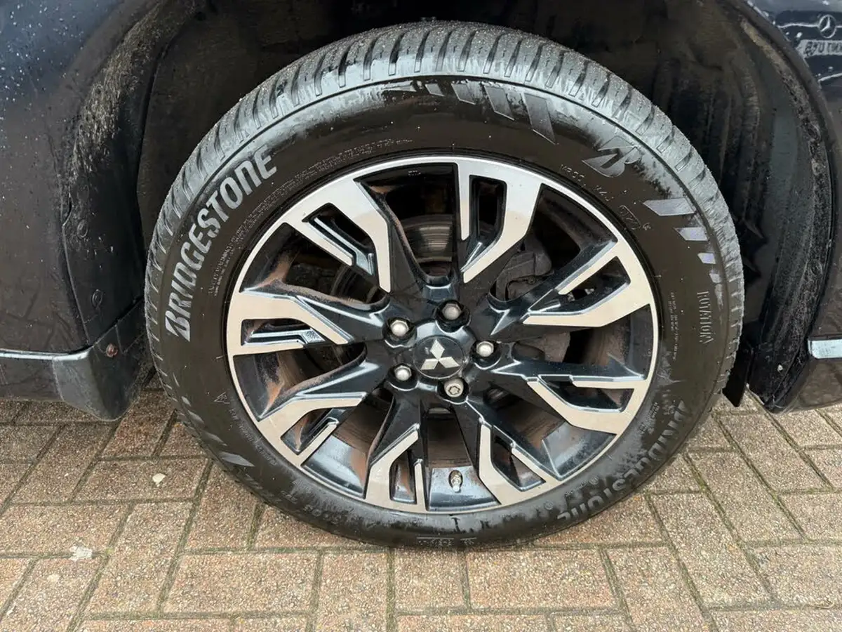 2018-mitsubishi-outlander-20-4h-phev-big-30