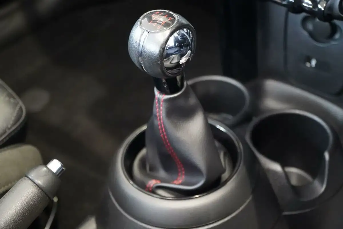 2019-mini-cooper-20-cooper-s-sport-189bhp-convertible-2d-big-21