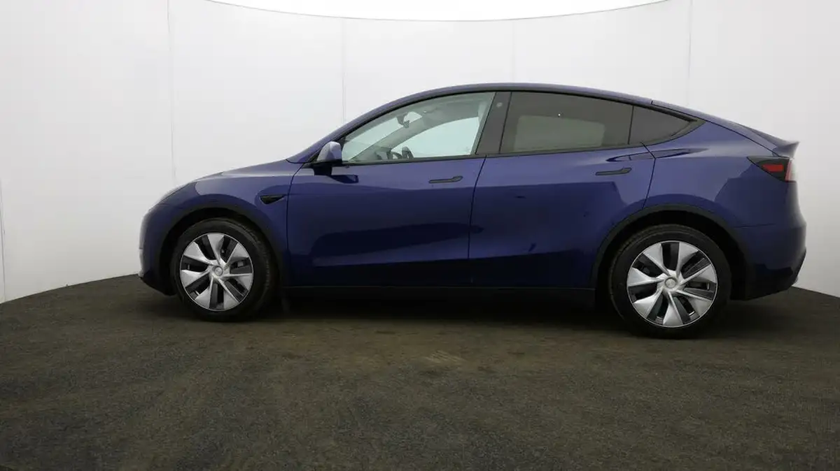 2022-tesla-model-y-e-long-range-big-3