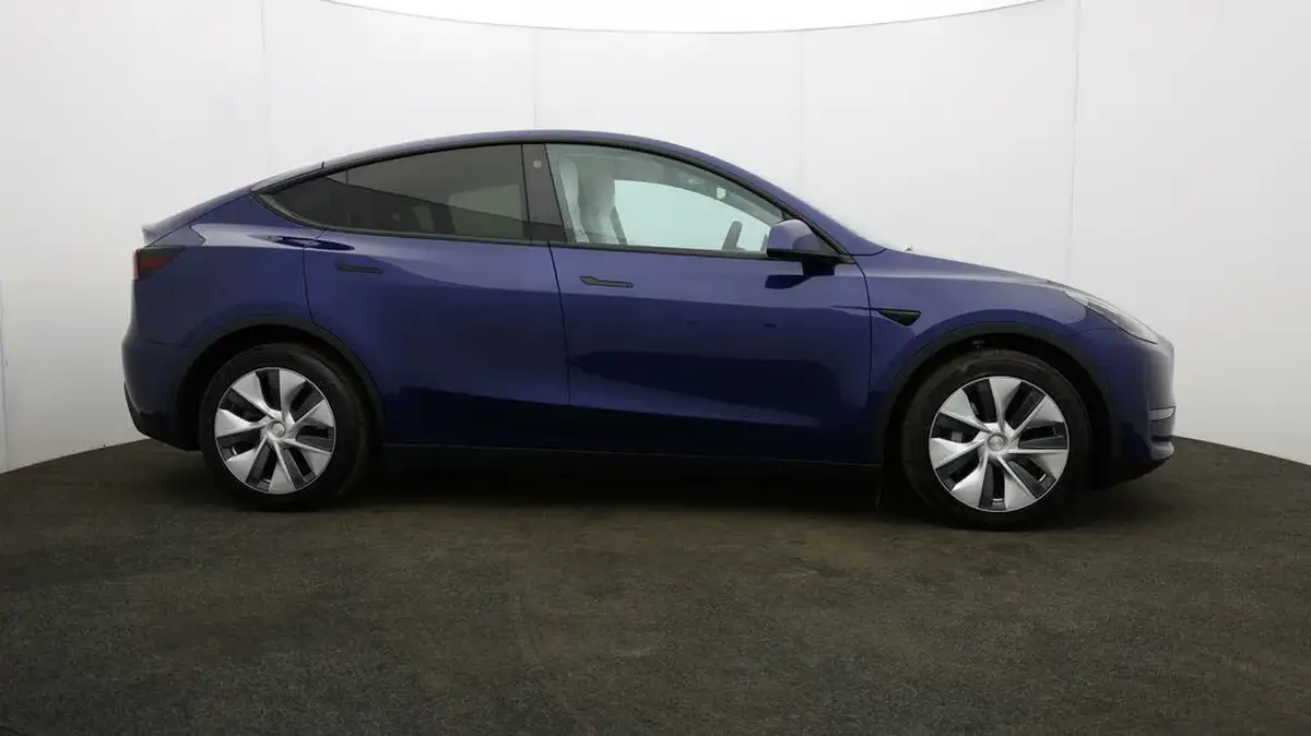 2022-tesla-model-y-e-long-range-big-51