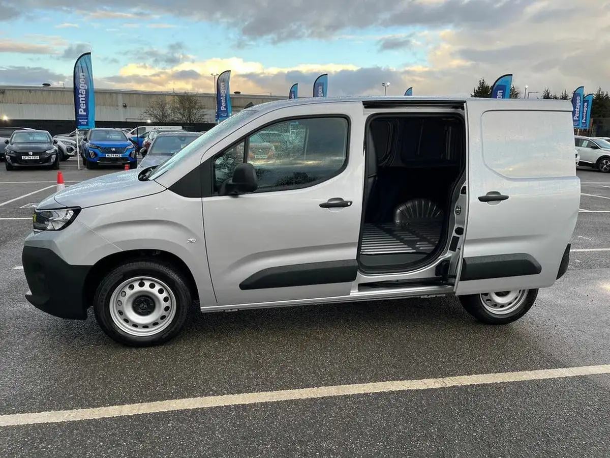 2024-peugeot-partner-15-bluehdi-professional-100pseu6d-big-17