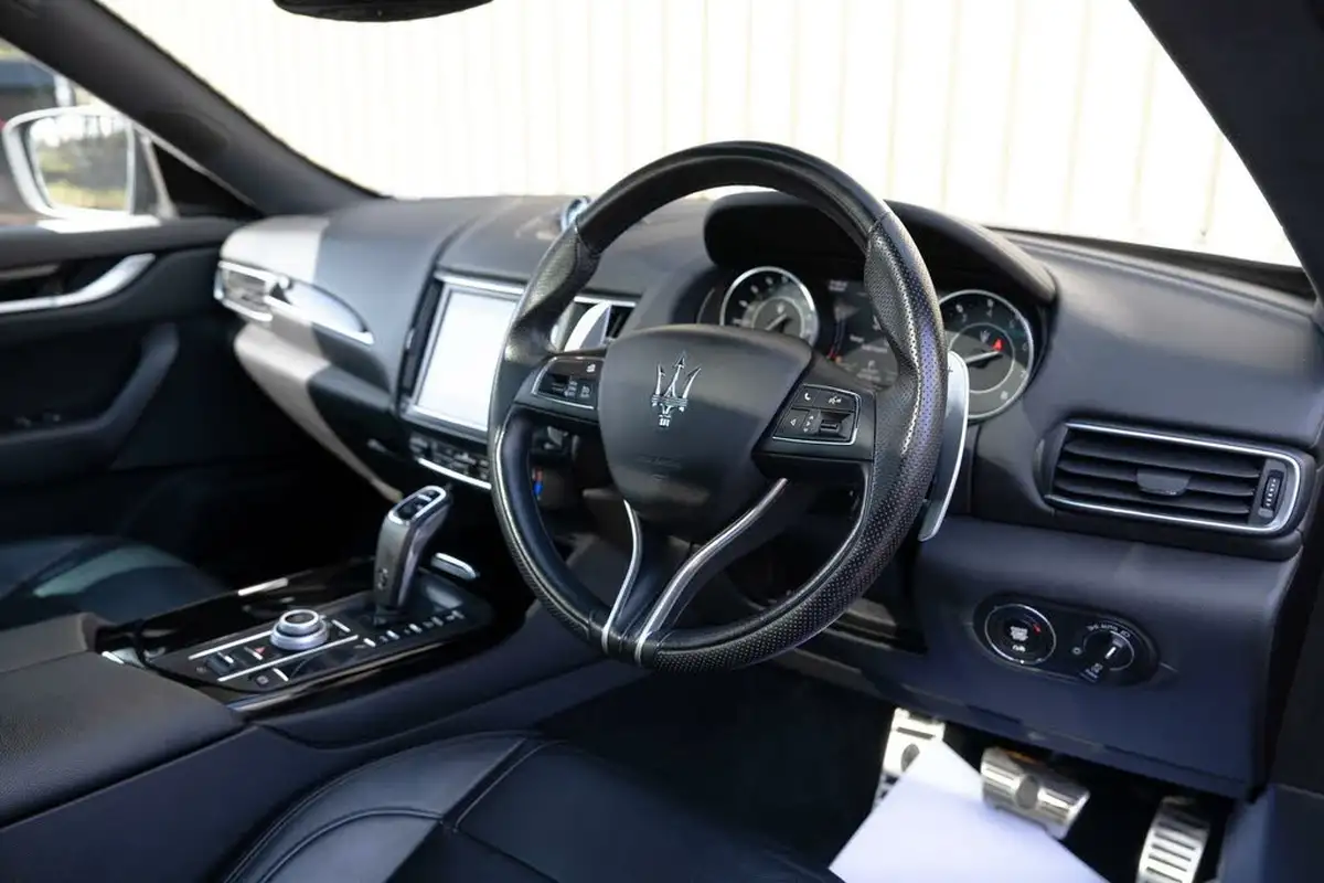 2021-maserati-levante-30-gransport-big-13