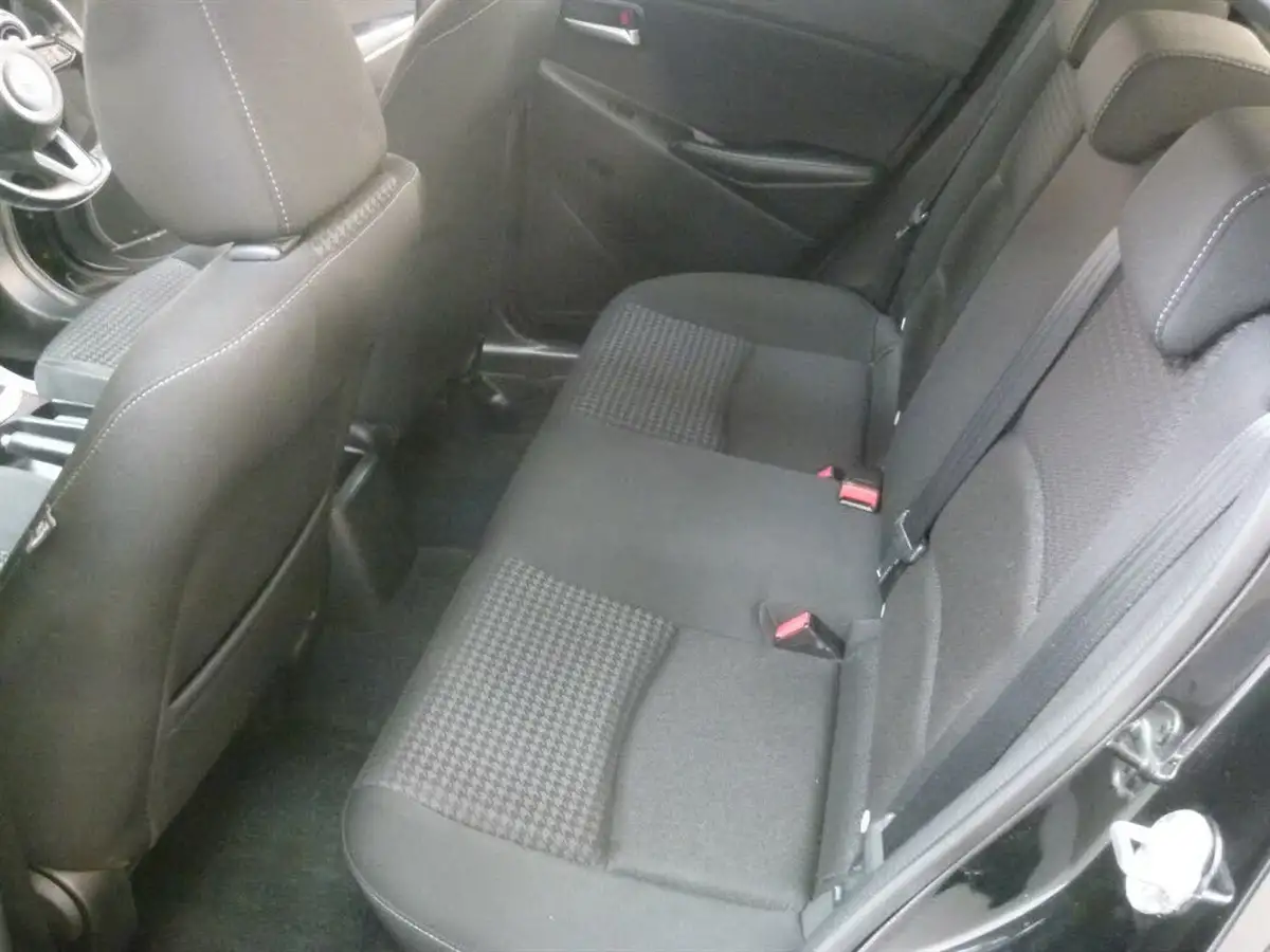2018-mazda-mazda2-15-se-l-big-17