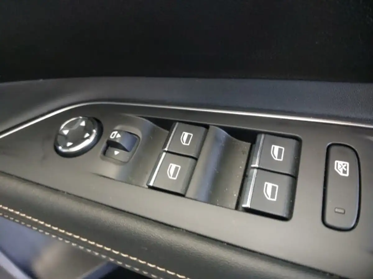 2021-peugeot-3008-suv-12-puretech-gt-premium-big-12