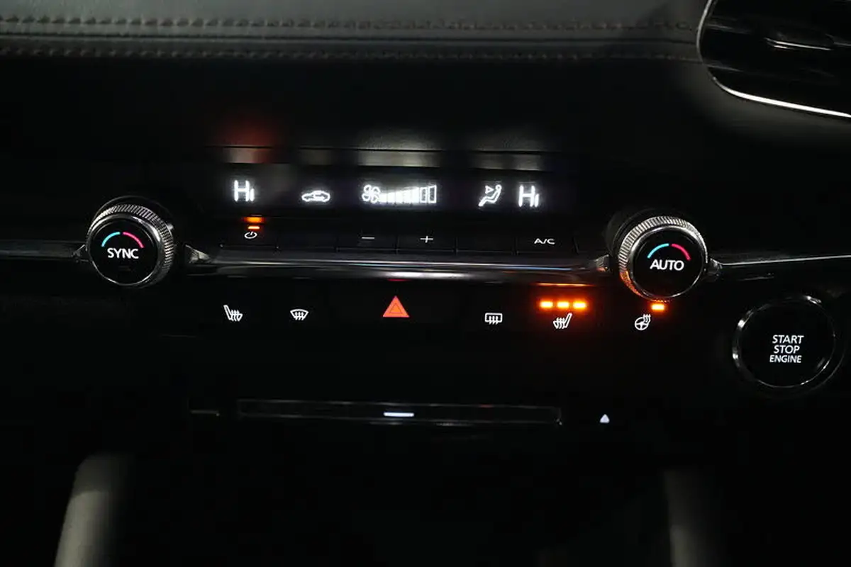 2019-mazda-mazda3-20-gt-sport-tech-122ps-hatchback-5d-big-41