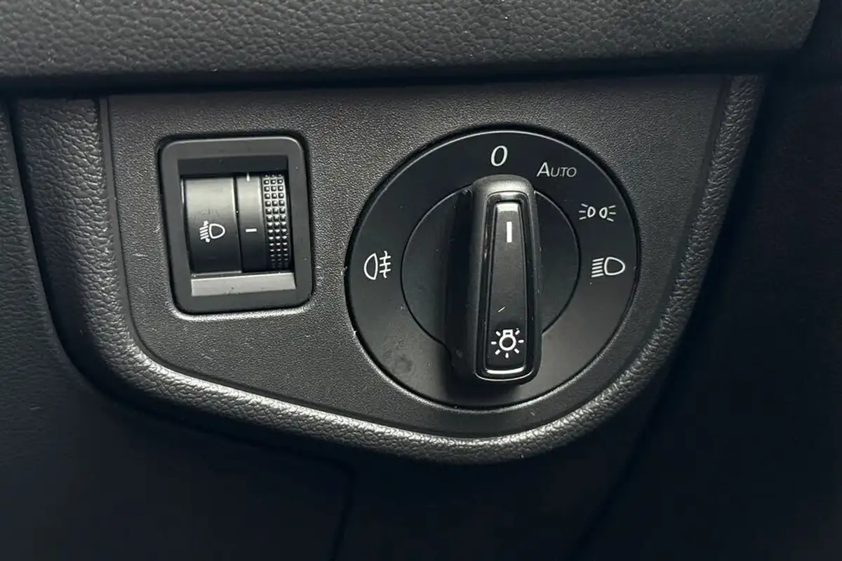 2022-volkswagen-polo-10-life-big-33