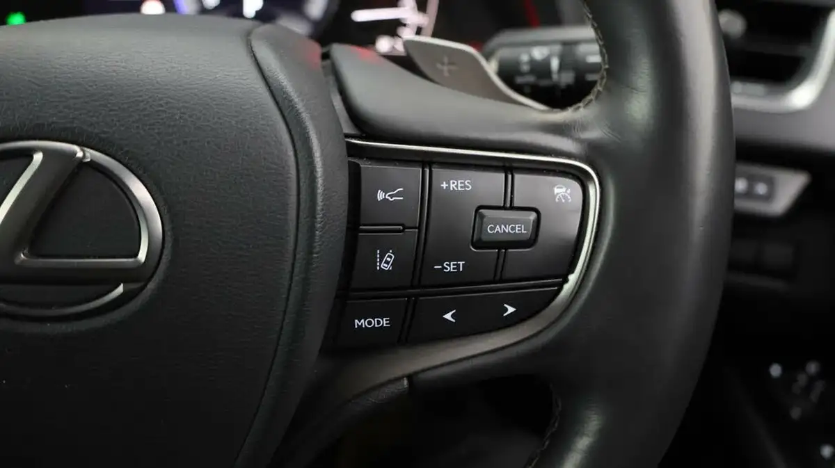 2021-lexus-ux-300e-e-ux-big-23