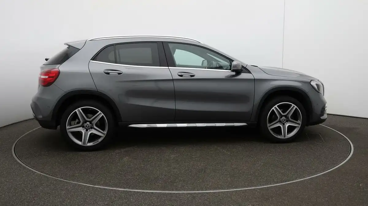 2020-mercedes-benz-gla-class-16-gla-180-amg-line-edition-7g-dct-big-8