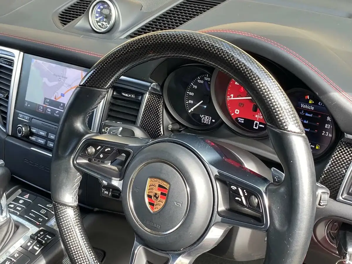2016-porsche-macan-30-gts-big-50