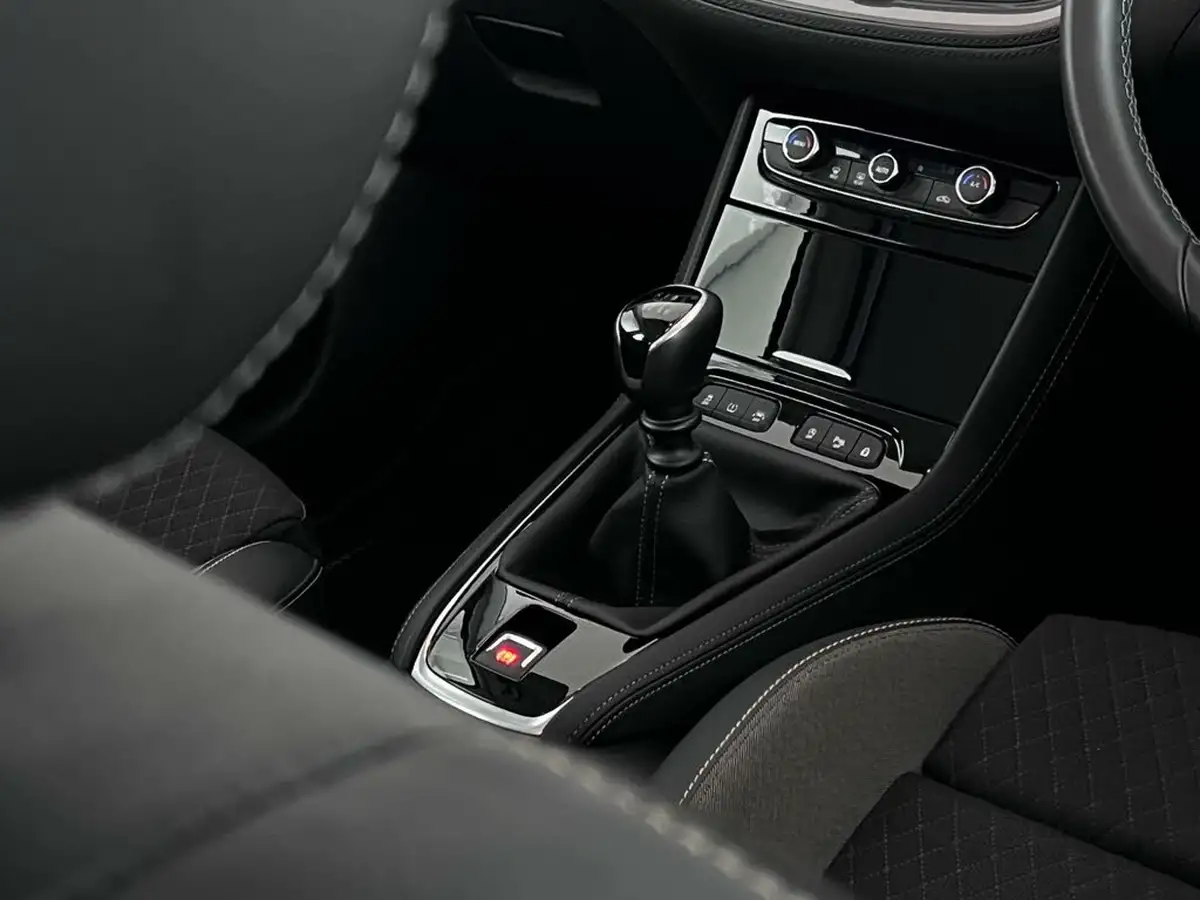 2019-vauxhall-grandland-x-12-sport-nav-big-25