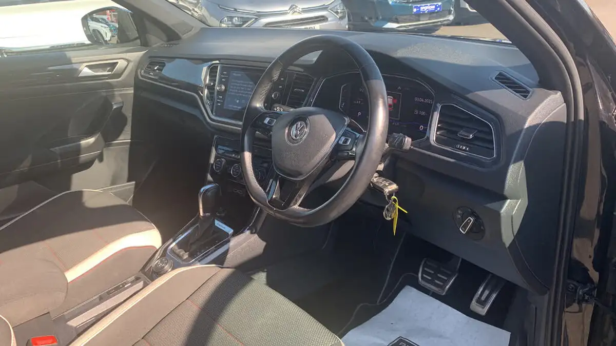 2018-volkswagen-t-roc-20-tsi-sel-ss-big-10