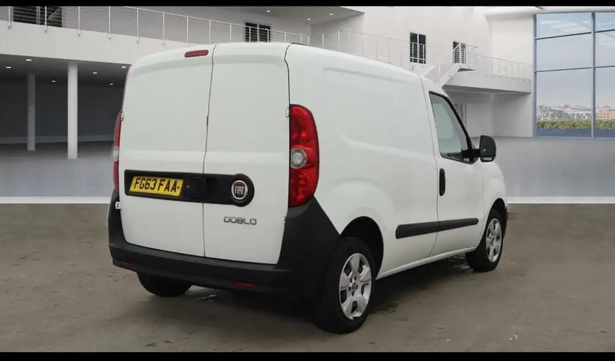 2013-fiat-doblo-cargo-13td-90eu-l1-panel-van-big-2
