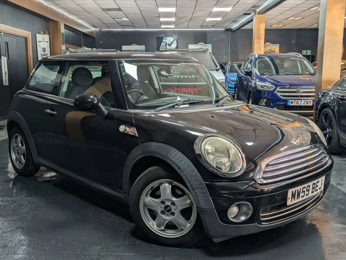 2009-mini-cooper-16-cooper-120bhp-hatchback-3d-big-0