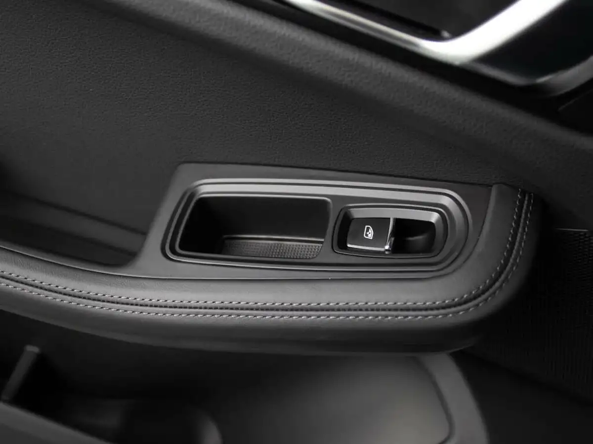 2025-porsche-macan-29-v6-s-big-27