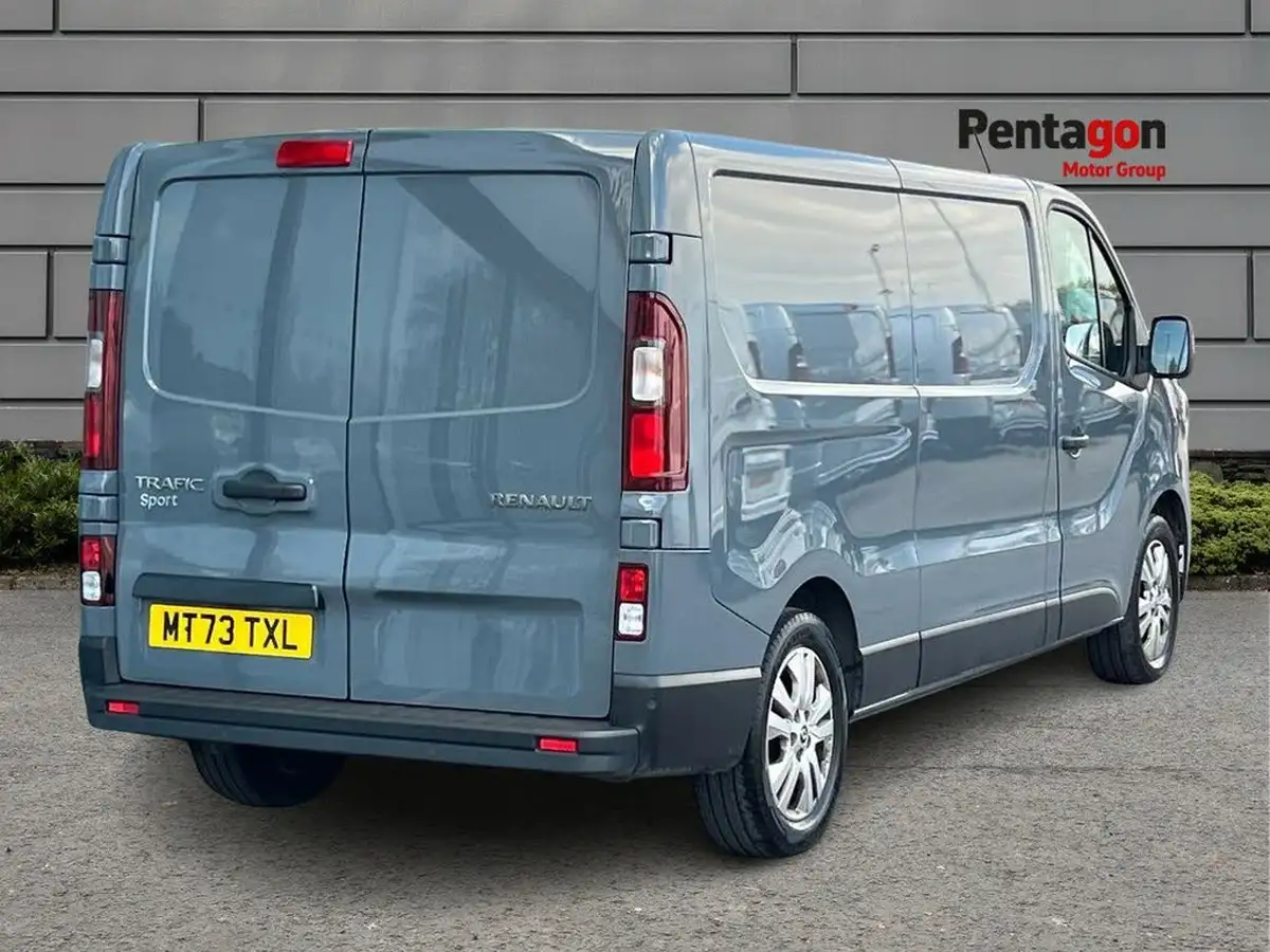 2022-renault-trafic-20dci-ll30-170-sport-panel-edc-auto-big-3