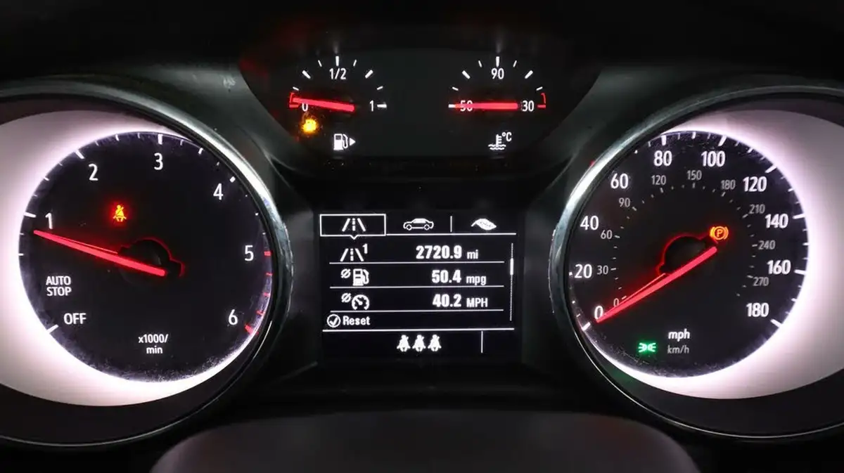 2019-vauxhall-astra-16cdti-griffin-big-10