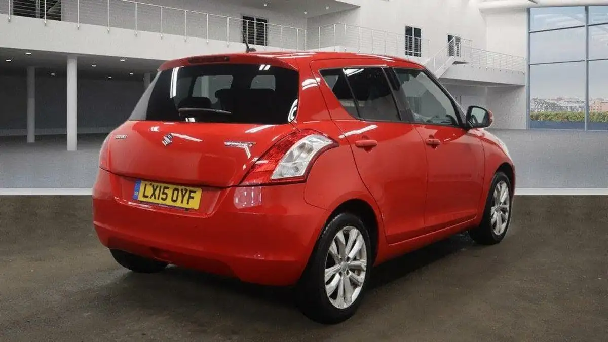 2015-suzuki-swift-12-sz4-94ps-nav-5d-big-3