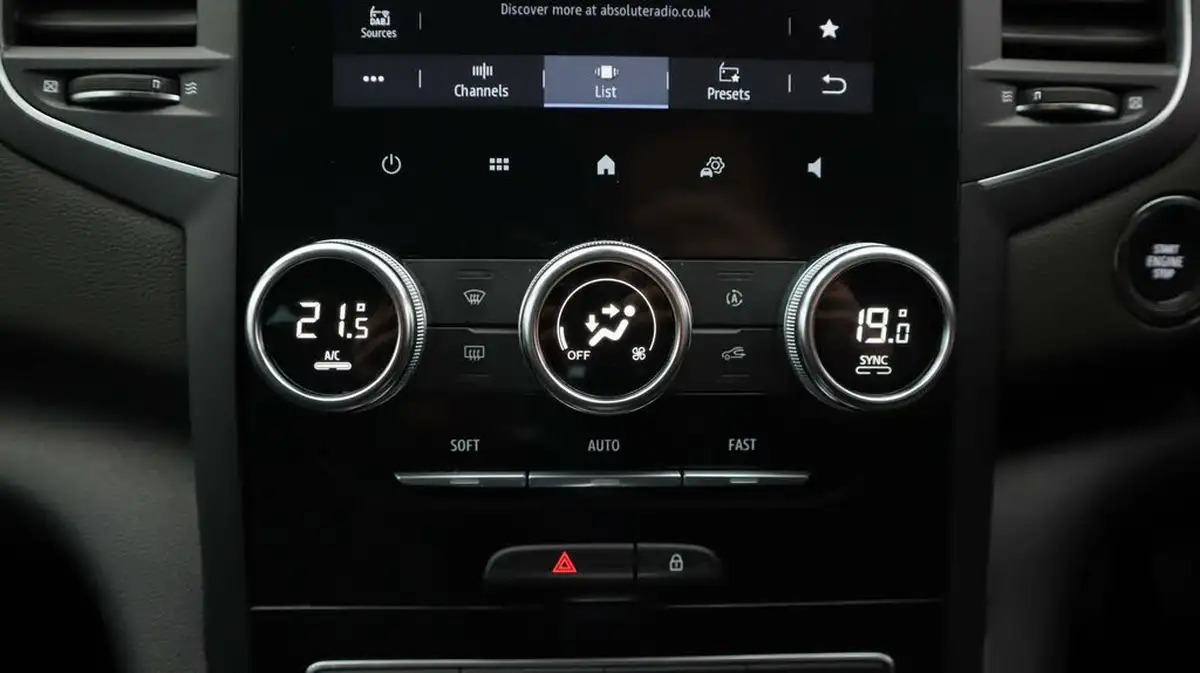 2021-renault-megane-15dci-iconic-sport-tourer-big-12