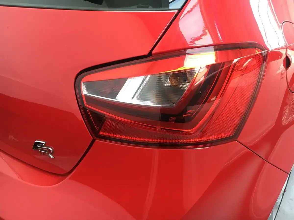 2014-seat-ibiza-12-fr-105ps-hatchback-5d-big-17