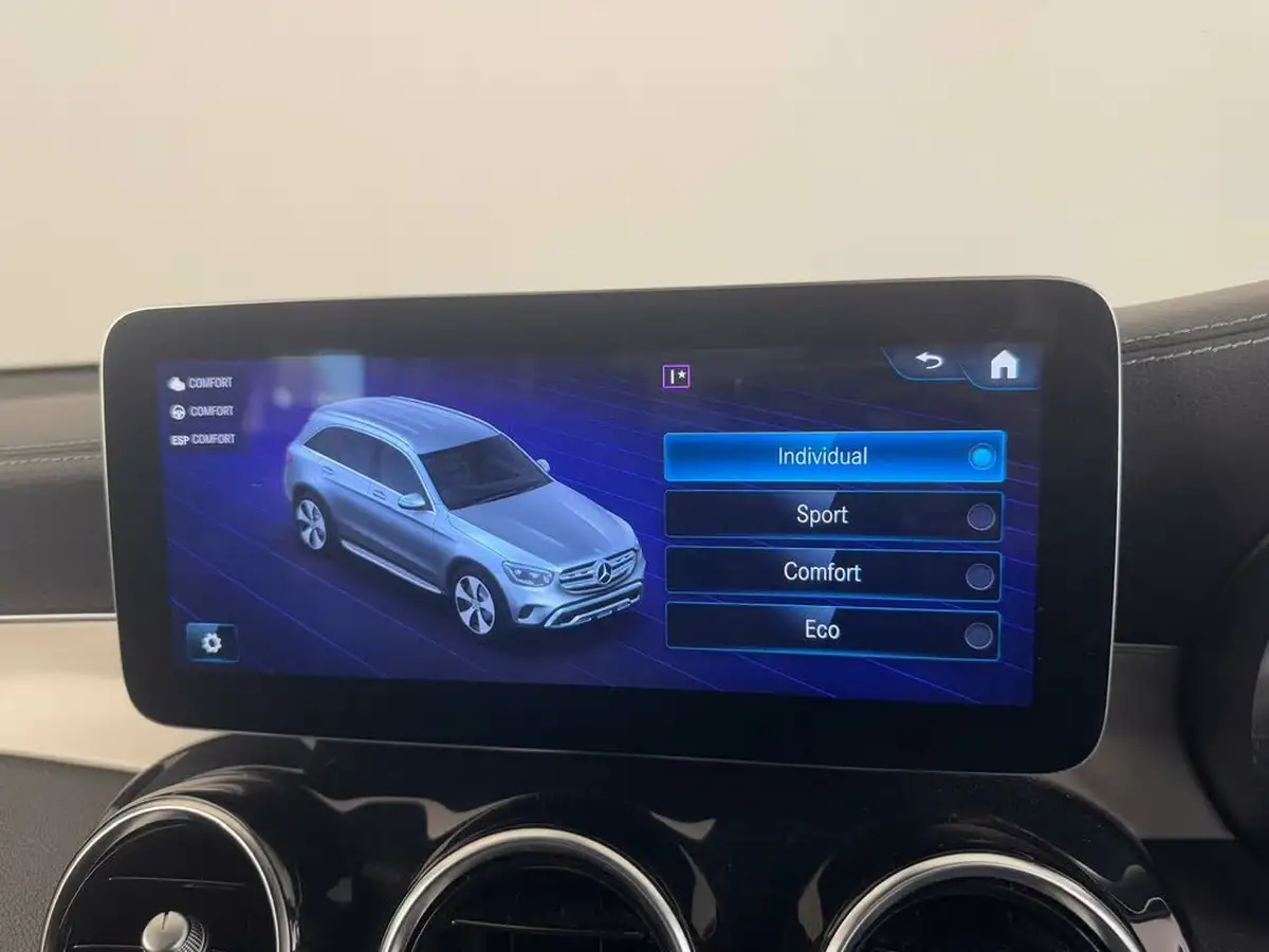 2022-mercedes-benz-glc-class-20d-glc220d-amg-line-195ps-station-wagon-5d-1950cc-4matic-plus-big-64