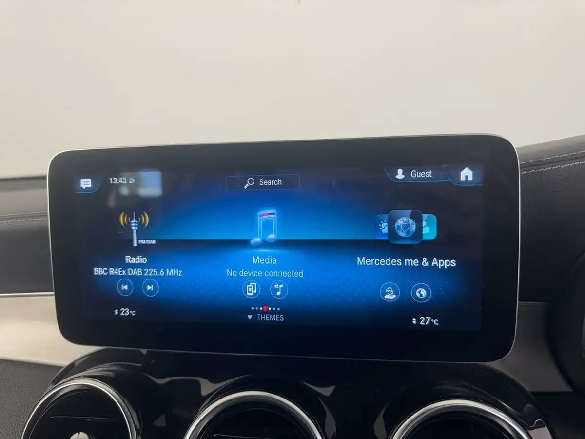 2022-mercedes-benz-glc-class-20d-glc220d-amg-line-195ps-station-wagon-5d-1950cc-4matic-plus-big-40