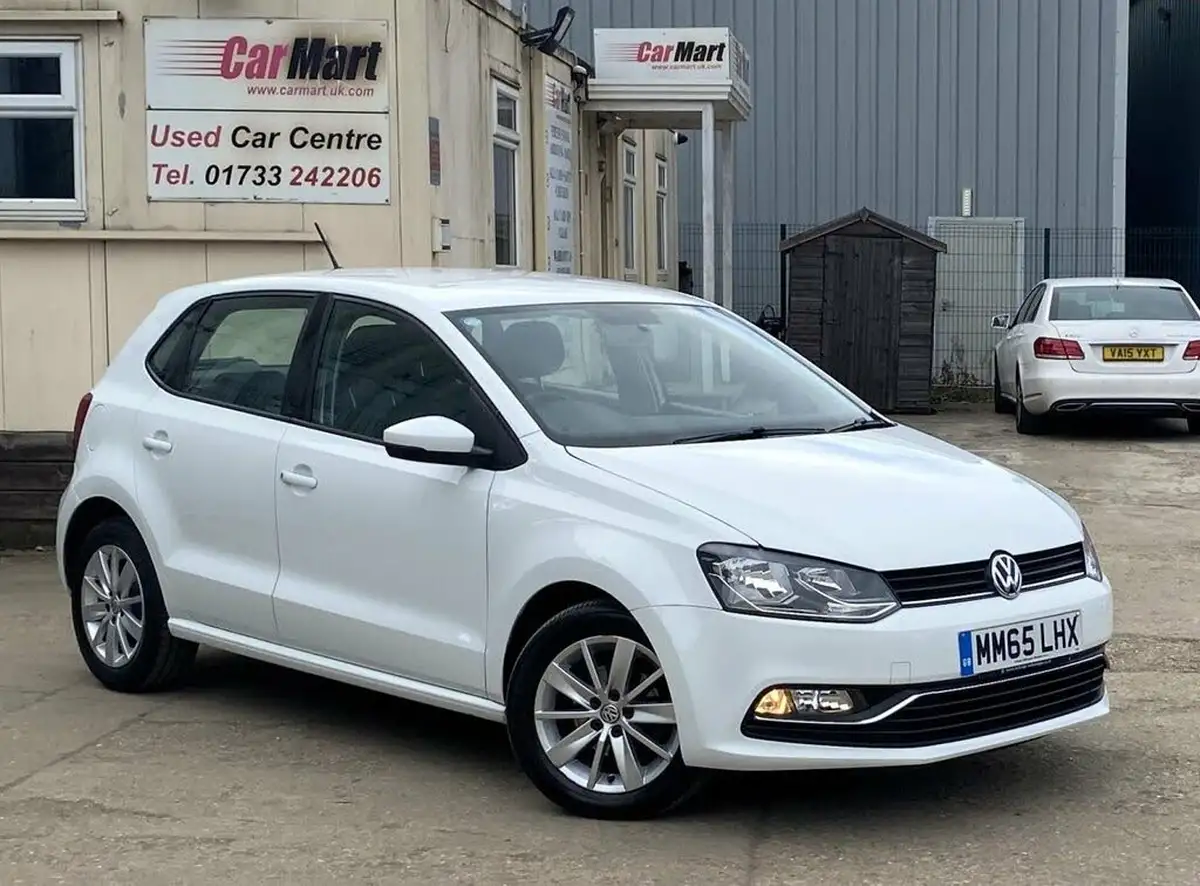 2015-volkswagen-polo-12-tsi-se-5d-big-0