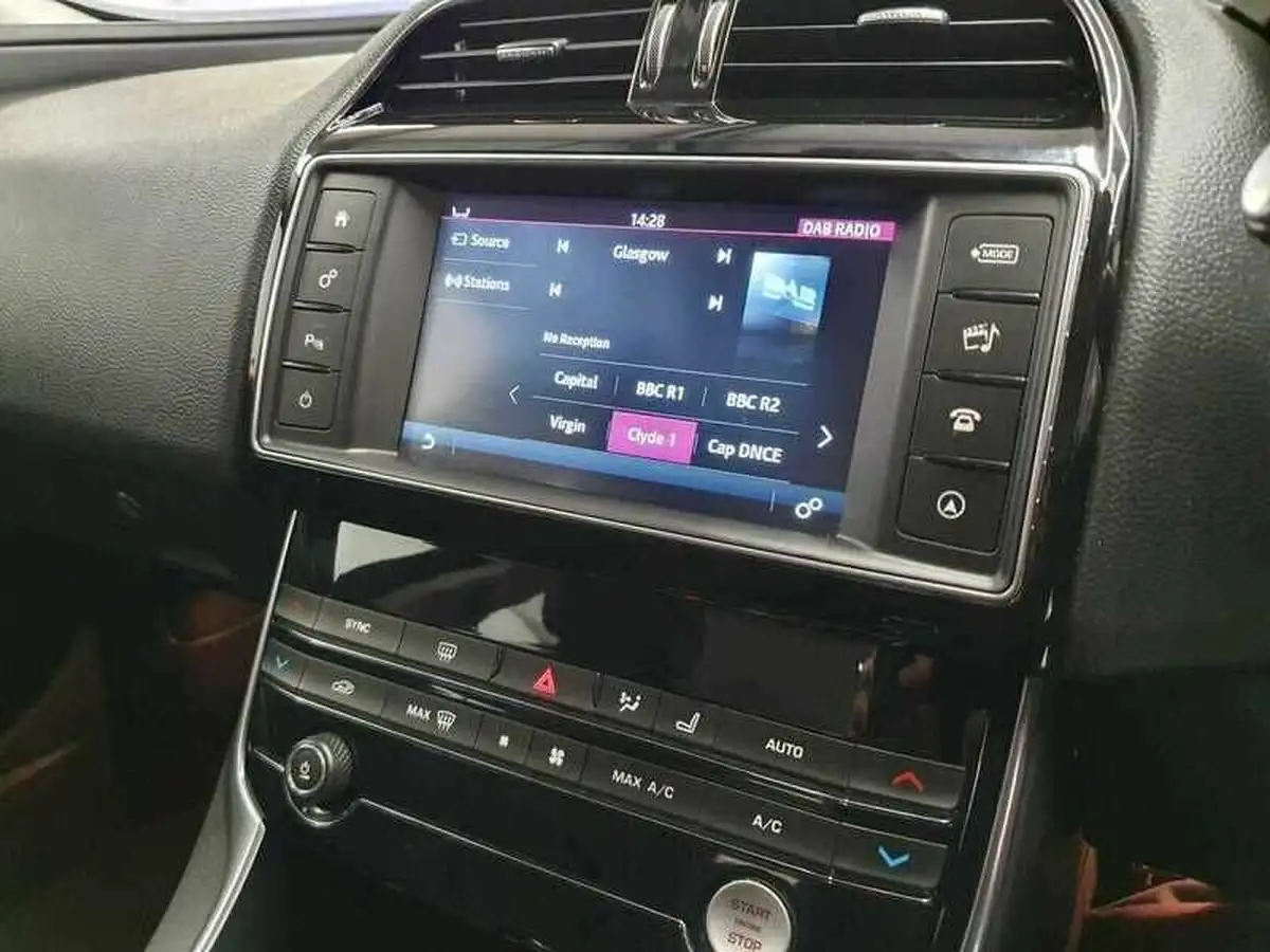 2018-jaguar-xe-20i-prestige-200ps-1999cc-big-16