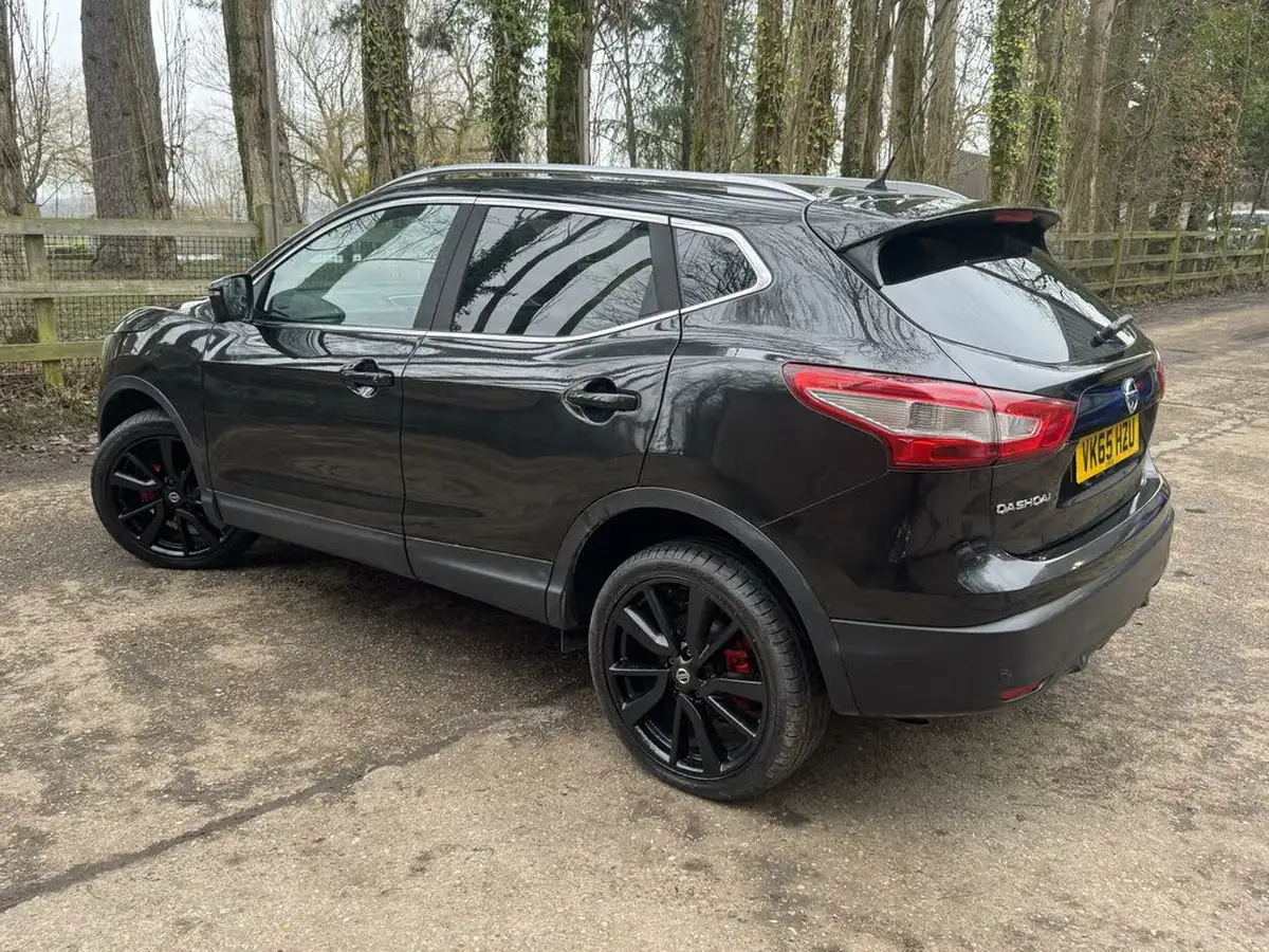 2015-nissan-qashqai-16-tekna-big-14