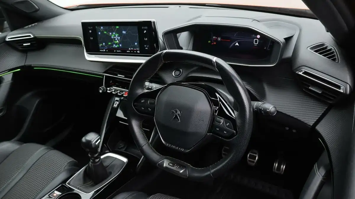 2021-peugeot-2008-suv-12-puretech-gt-big-9