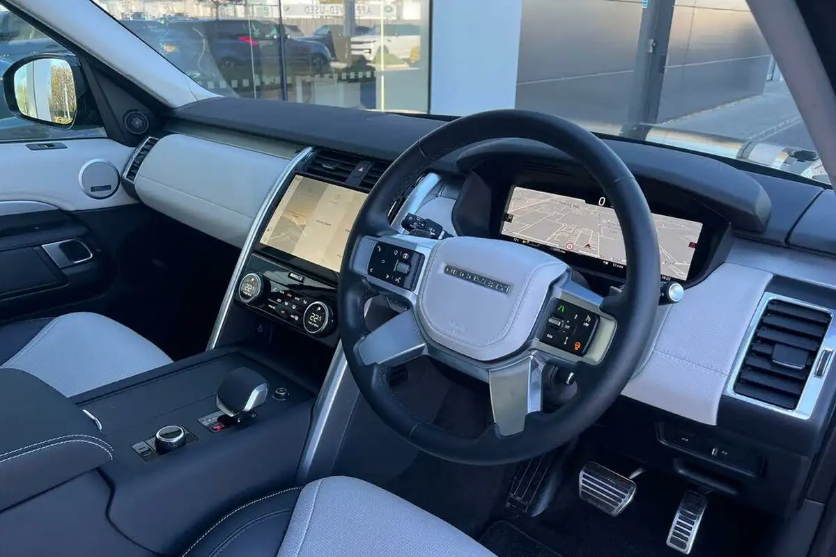 2024-land-rover-discovery-30-d350-dynamic-hse-big-42