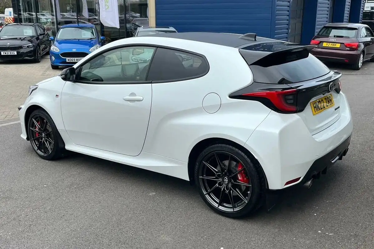 2022-toyota-yaris-16-gr-circuit-pack-big-8