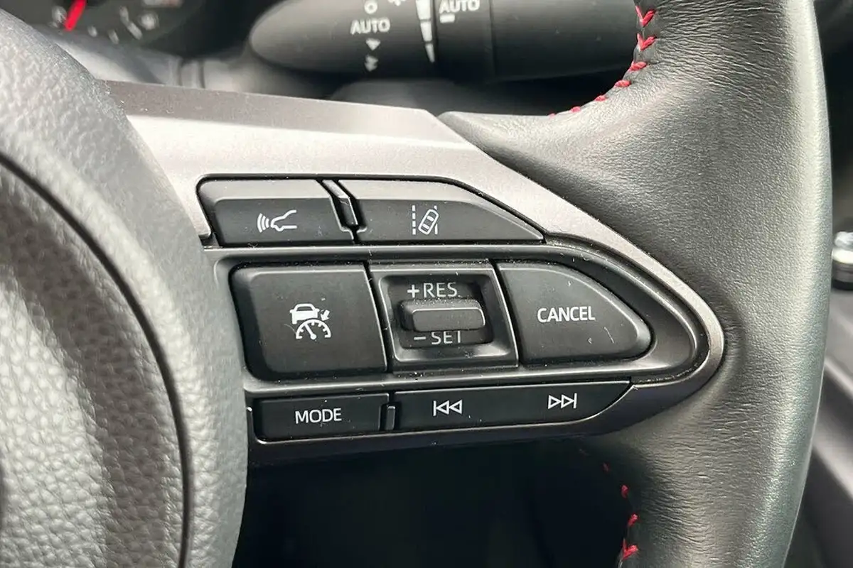 2022-toyota-yaris-16-gr-circuit-pack-big-36