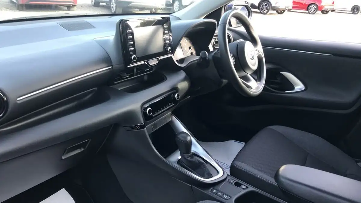 2022-toyota-yaris-15-vvt-i-icon-big-9