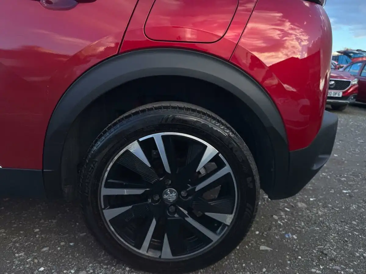 2020-peugeot-2008-suv-12-puretech-gt-line-big-32