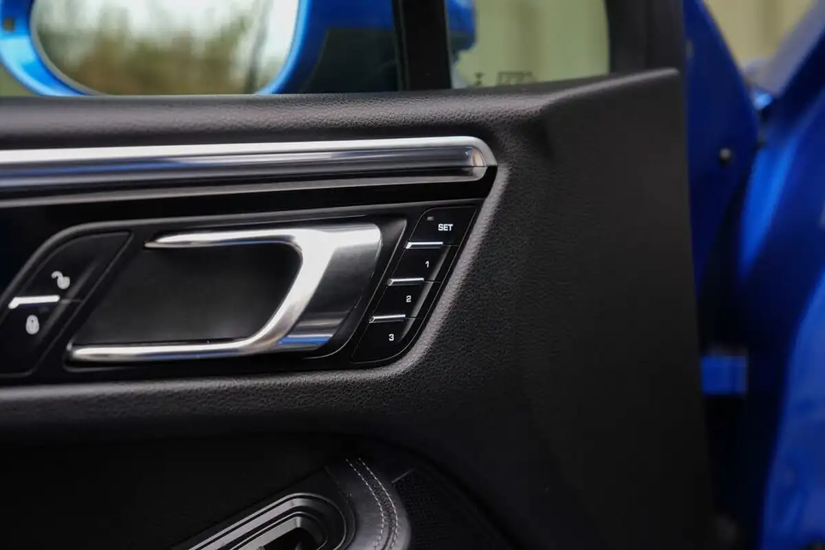 2016-porsche-macan-30td-s-big-29