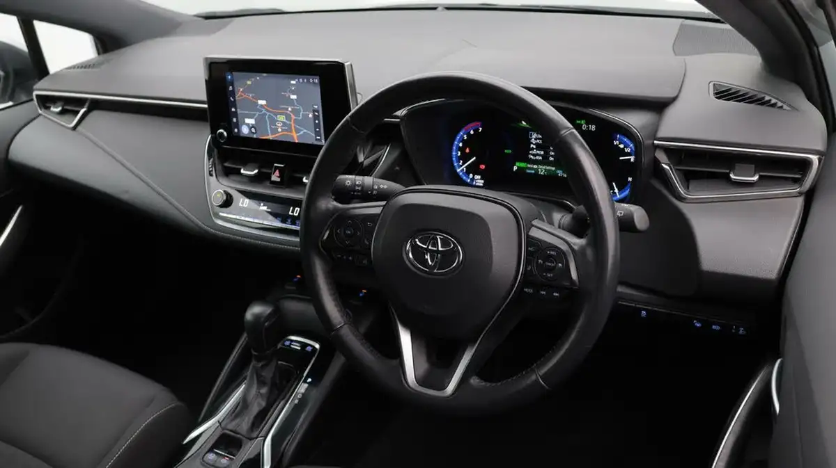 2023-toyota-corolla-18-vvt-i-icon-tech-spare-wheel-touring-sports-5d-big-9